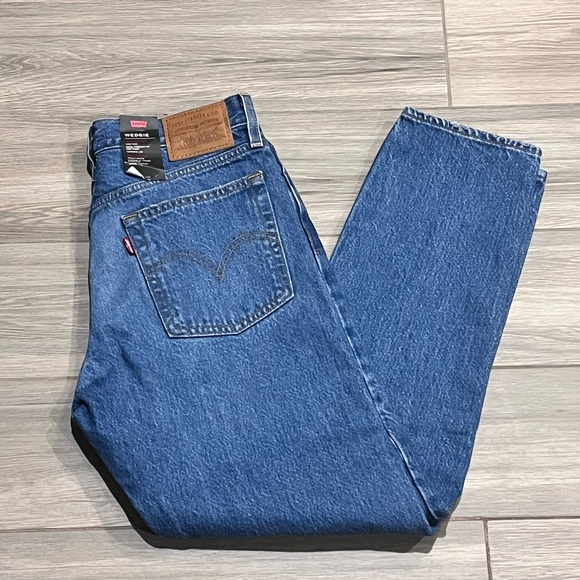 NWT Levis Premium Wedgie Jeans Womens 27 Blue Medium Wash High Rise Tapered $118 - Picture 1 of 10
